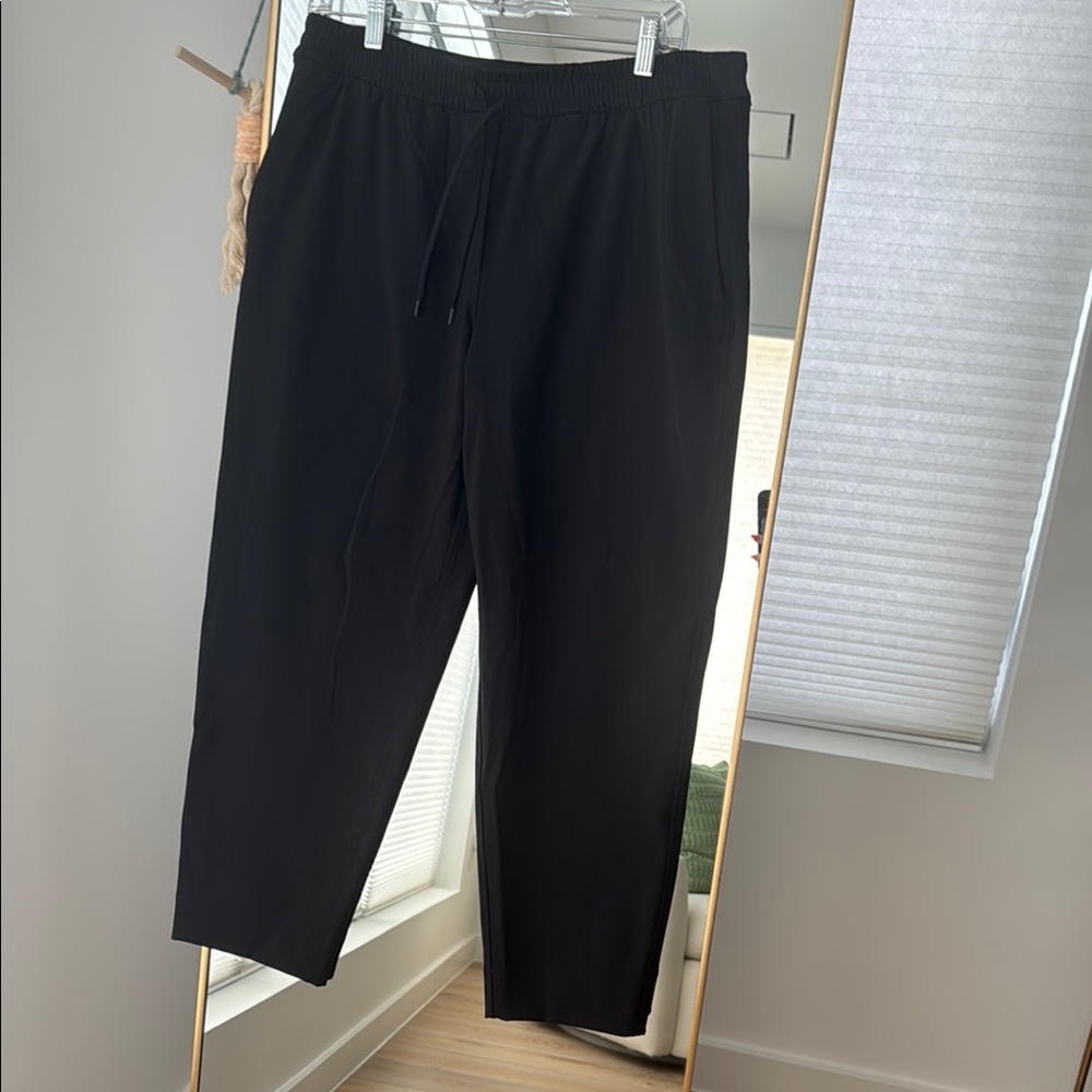 NWOT Lululemon Athletica Lightweight Black Ankle Cropped Pants